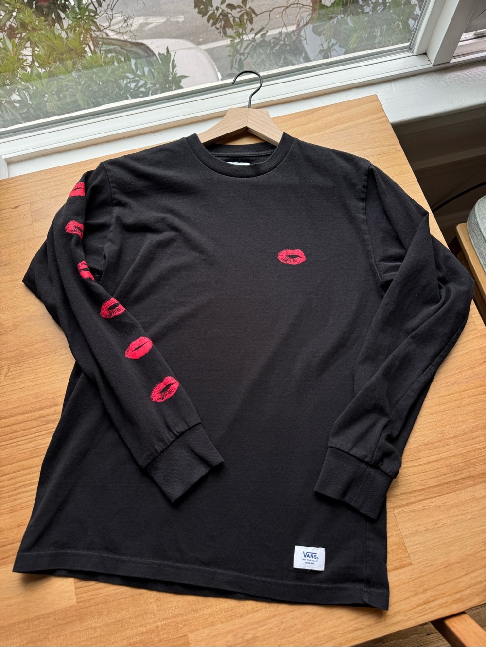 Vans Unisex Crewneck Sweatshirt Tee Red Lipstick Kiss Asymmetrical Graphic Print